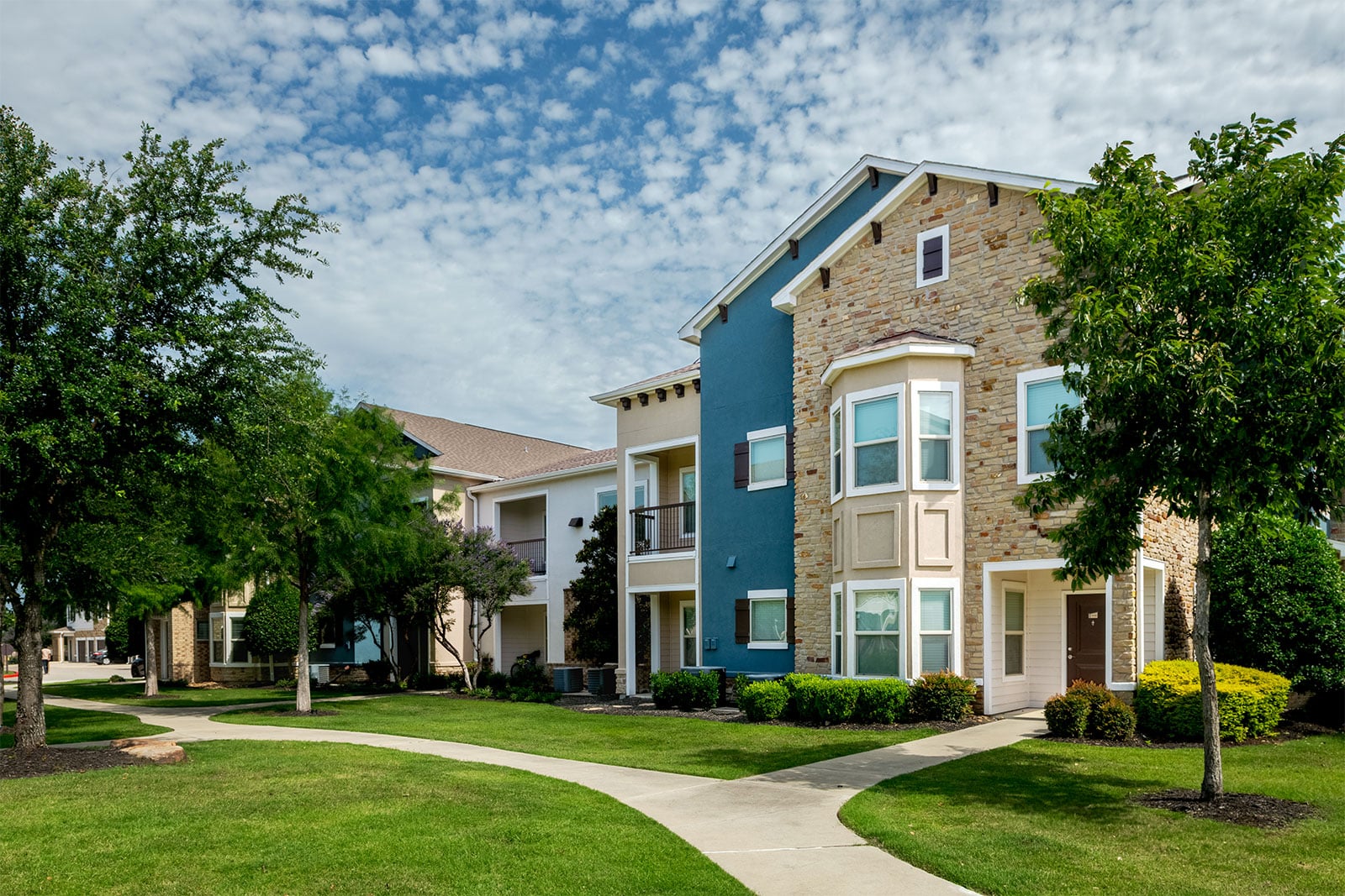 The open courtyard at 1660 Peachtree apartments in Midtown Atlanta.
